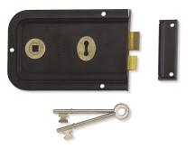 1445 1446 Lever Rim 1445 Lever Rim Lock (Black Finish) 1446 Lever Rim Lock (Brasslux Finish) For wood doors up to 50mm thick, hinged on the left or right and opening inwards only.