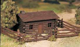 O SCALE PLASTICVILLE U.S.A. KITS AND RESIN BUILDINGS LOG CABIN with RUSTIC FENCE (5½" W x 3" H x 3½" D) Item No.