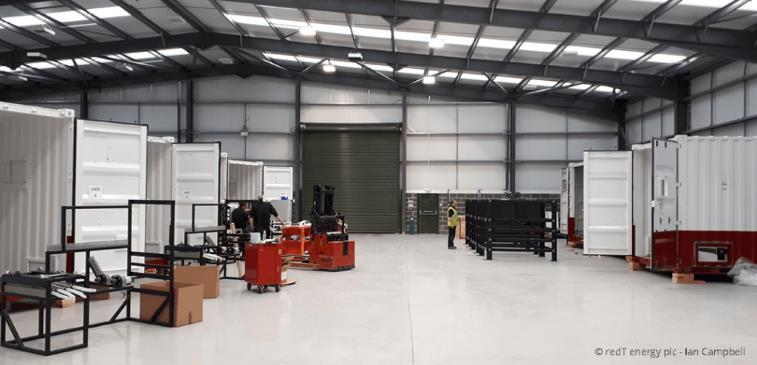 Australia 300kW 1MWh Hybrid flow and lithium energy storage system 180kW/900kWh of redt flow machine coupled with a 120kW at approx 100kWh C1 rated lithium battery System used for arbitrage charging