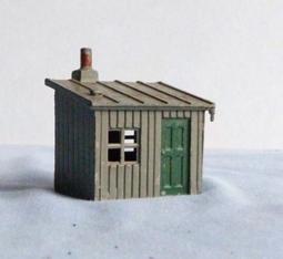 40 Platelayer's Hut, black, with brick-papered chimney. Without base and water butt. Price ( ): 8.00 3.