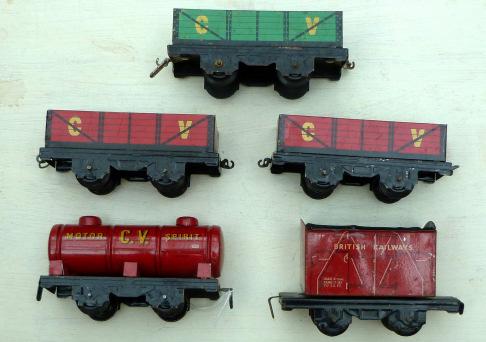 1.408P Chad Valley Pack Qty. 5 2-axle wagons, comprising 5-plank Open Wagon, red on black base with lemon lettering 'C.V.' (Qty.