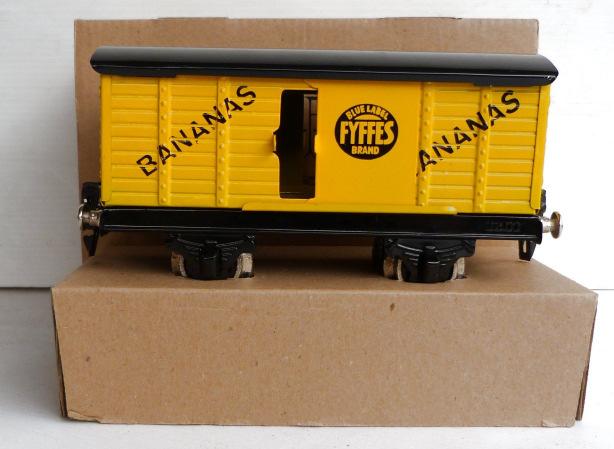 411 Other 0-gauge Freight - American Lionel bogie Caboose, overall red with black bogies, lettered Lionel Lines No. 1007'.