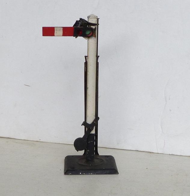 420 0-gauge Accessories - Bassett-Lowke. Bassett-Lowke Single-arm Signal, 'Home'.