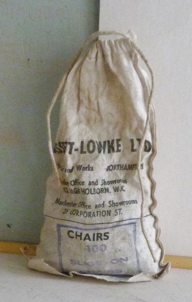 1.341P Bassett-Lowke accessories B-L 542M Rail Chairs - slide-on type for metal rail. Original factory-printed canvas bag containing 100. Price ( ): 20.00 1.
