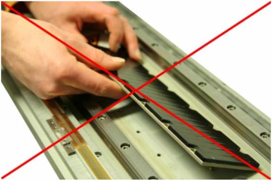 Only handle the magnet plates if covered with the magnetic field neutralizing protection plates.
