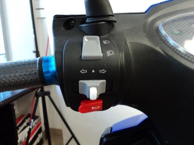 15 P a g e Throttle Light Switch This switch controls the amount of lightning on your bike. When the switch is pushed to the right, no extra lights are turned on.