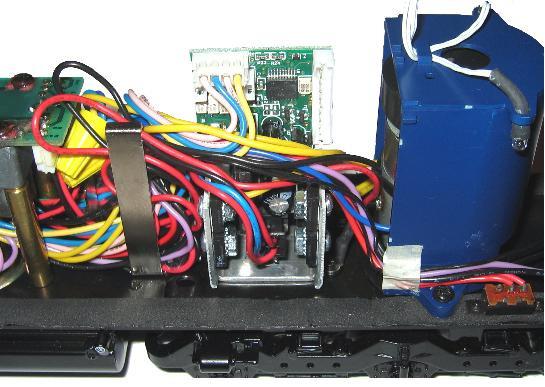 Lionel SD-60 Install the Cruise M the same way as the original DCDR motor driver, with the single screw in the heat sink.