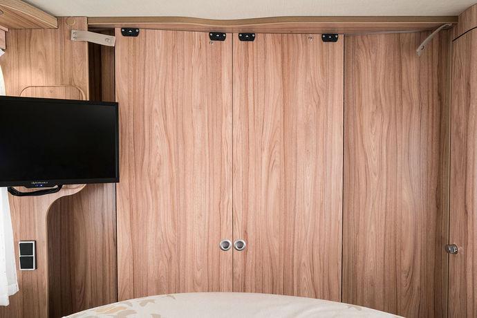 Cupboards Additional cupboards are fitted under the queen-size bed in the 598 and 698 layouts to provide additional storage space.