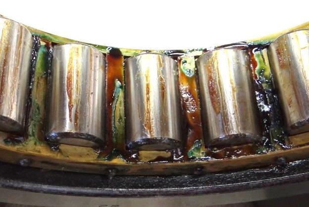 OLDER Bearings:(damaged packing, older than 2 years, reused bearings) -Checking bearing aspect; - Washing in