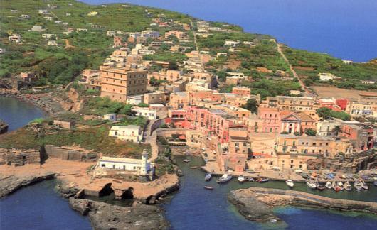 SIESTORAGE solution for a remote micro grid Example: Ventotene island, Italy Challenge Energy supplied by a diesel generator plus consumer owned PV.