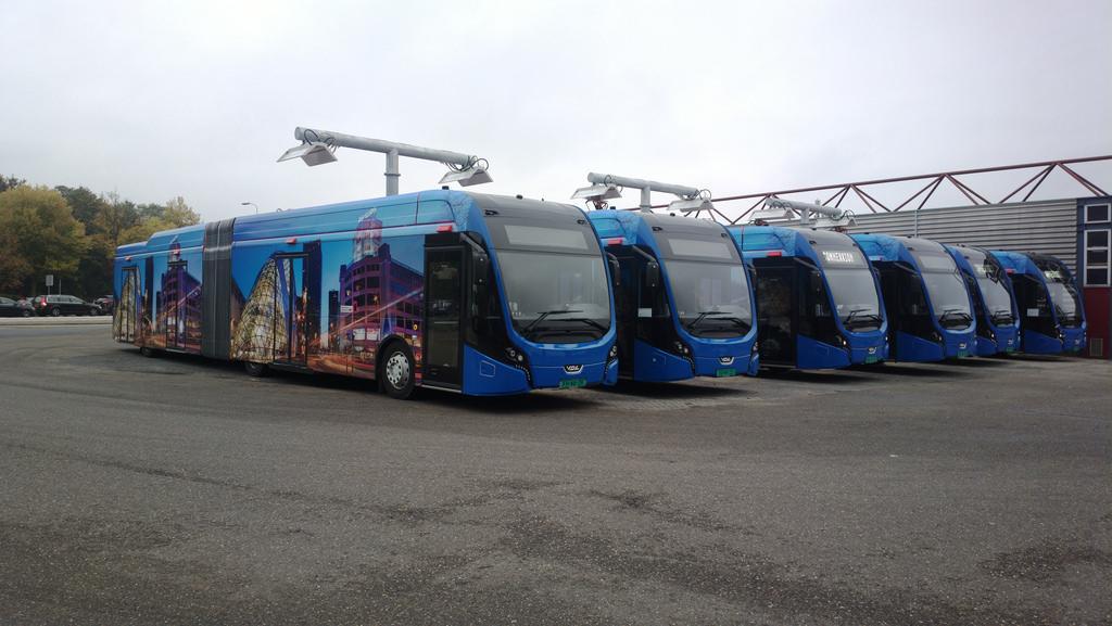 Electrifying vehicle fleets Washington, D.C.: The District Department of Transportation (DDOT) has adopted 14 electric buses, and a fully electric bus fleet is being considered.