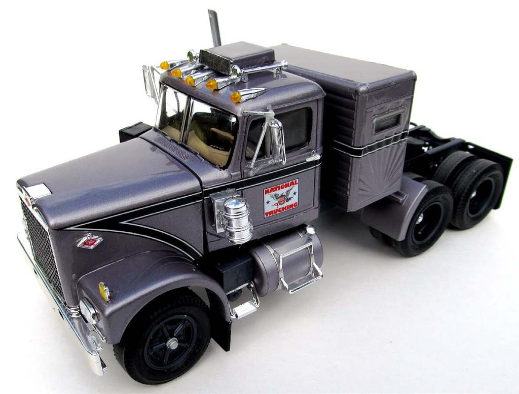 Right On Replicas, LLC Step-by-Step Review 20151118* Diamond Reo Tractor 1:25 Scale AMT Model Kit #719 Review Diamond Reo Trucks was an American truck manufacturer from 1967 until 2010.
