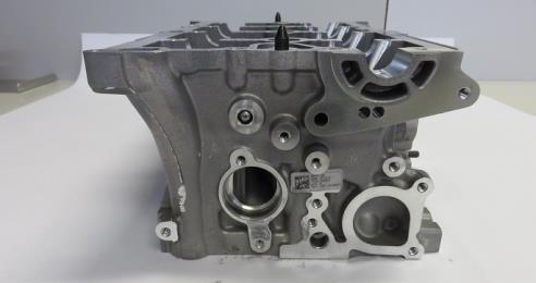 Bare cylinder head seen from underneath (chamber side) C8-3)