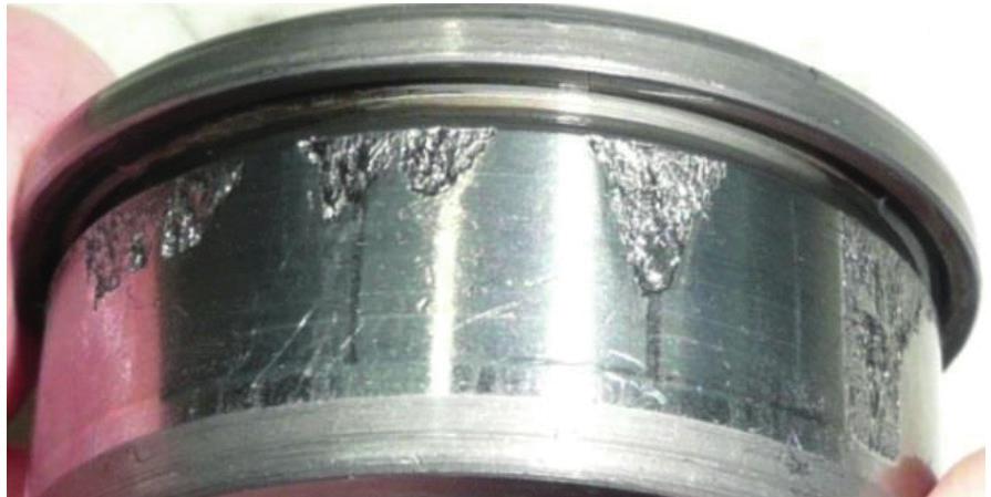 reddish particles detachment. This type of wear evolve through the increase of the clearance, vibrations and noise, with direct effect on the decrease of the bearing life.