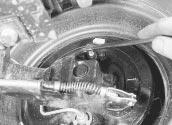 2 On early vehicles, a pressure compensating valve is installed in the rear hydraulic circuit to prevent the rear wheels locking before the front wheels during heavy applications of the brakes.
