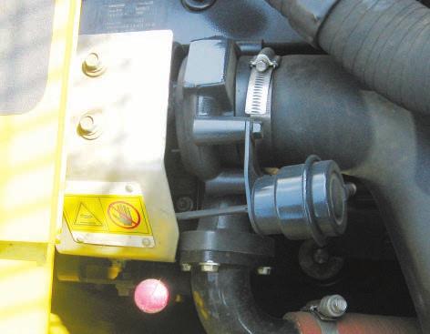 HYDRAULIC EXCAVATOR Easy maintenance Remote-mounted engine oil filter, for easy access