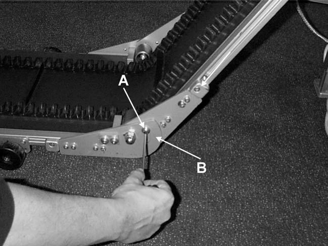 Before making any angle adjustment on one of our kinked conveyor belts, the belt must be slackened by loosening the deflection roller as described in section 4.2.