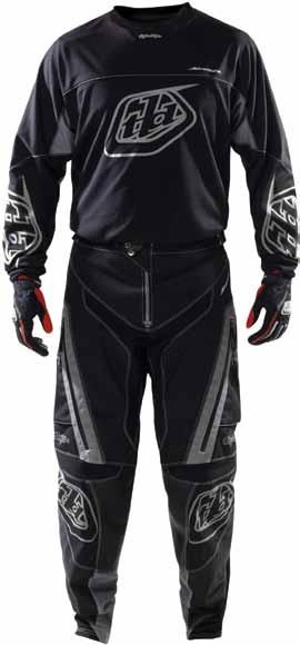 Sewn-In mesh liner above the knees for increased comfort and air circulation 4 Ratchet waist closure provides fine tuned adjustments for ultimate comfort 5 600 Polyester