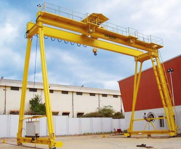 Equipped with a walk-on hoist unit, maintenance platform and access ladder for the crane, the Demag double-girder full-portal crane is an independent module in an intralogistics environment.