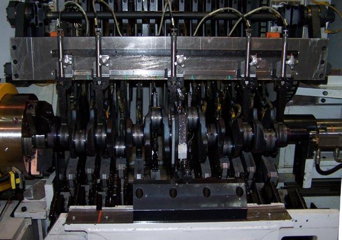 Depending on the crankshaft requirements, the rolling machine includes from nine to 13 arms of independent rolling axes. machines.