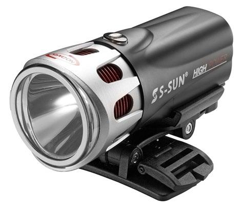 S-Sun SS-L133W/D High Dive Light designed with 3W Single High LED (7000 candlepower) and up to 60 hours running time. SS-L133W/D High Dive Light will light up your diving activity.