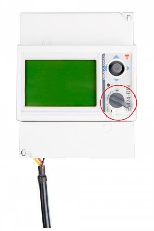Note the jumper between terminals 1 and 4. You do not need this connection if you have the version AV2 of the sensor.