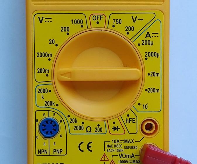 Using your voltmeter (2) Do now: Change to the 200mV scale. Measure the same battery. What does it say?