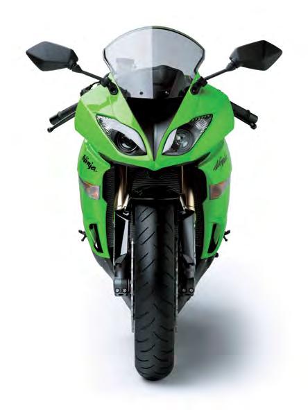 CONFIDENT, FLICKABLE HANDLING One of the goals for the Ninja ZX-6R was to give the new bike lighter handling.