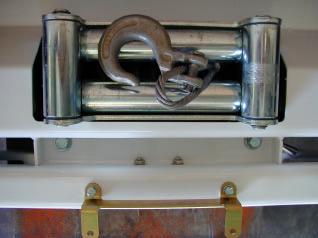 (If using bar as a winch bar, follow as per instructions below.) 19. Fit control box bracket to bar using 8mm hardware. 20. Fit indicators into bar. 21.