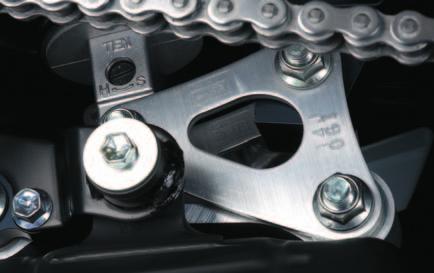 light weight. The 4-piston calipers are radial-mounted. The rear brake uses a compact and lightweight caliper shared with the GSX-R1000.