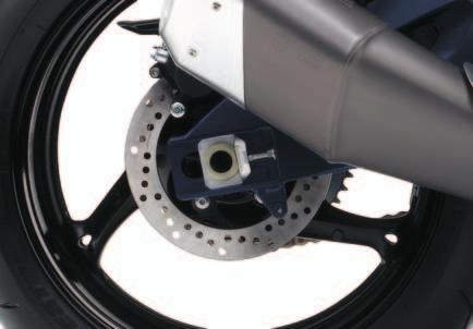 . The front brake system is 405 grams lighter as a whole compared to those on the current model.