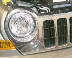 FITTING PROCEDURE PREPARATION TO VEHICLE 1. Remove the grille from the vehicle using torx-keys. 2.