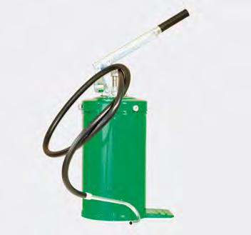 Manual pump for oil Ideal for filling or topping up oil engine, gearbox and differential. Delivery capacity of 0.2 liters for pumped full.