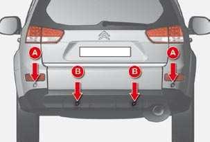 D R I V I N G AUDIBLE REAR PARKING ASSISTANCE System consisting of proximity sensors, installed in the rear bumper.
