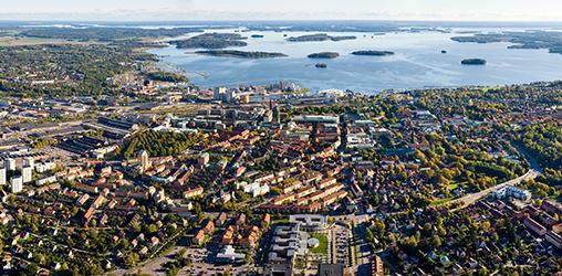 Smart city district Västerås, Sweden Customer s need Customer: Mälarenergi AB Integrating the control rooms of multiple automation systems to create a unified operating environment.