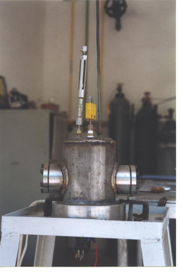 Combustion system In order to test the reaction characteristics of hypergolic substances, a suitable test apparatus was designed to enable reliable measurements on a drop-like quantity of fuel.