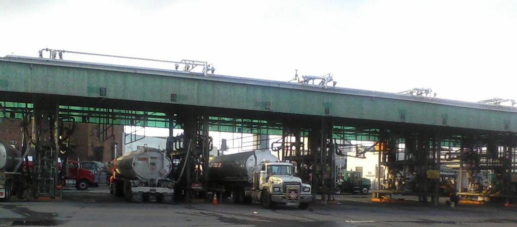 METRO S BROOKLYN FACILITY Residing right next to the Newton Creek, METRO s Greenpoint site is the home of a multi-million gallon terminal, storage facility and main office.