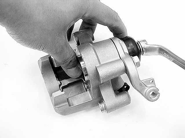 Press the piston and turn the brake shaft counterclockwise to expand boot, then the brake shaft does not