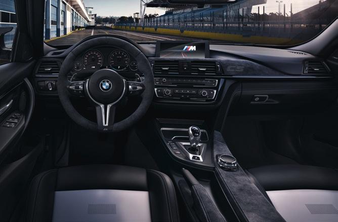 The BMW Individual Full Bicolour Merino leather seats in Silverstone are perfectly complemented with Black contrast stitching to further enhance an authentic driving experience.