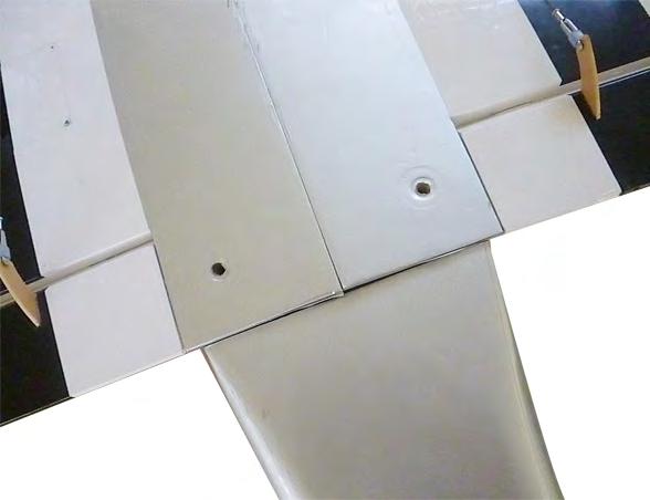 THE CENTER OF GRAV- ITY IS LOCATED 88MM BACK FROM THE LEADING EDGE OF THE WING AT THE WING ROOT. 2) Mount the wing to the fuselage.