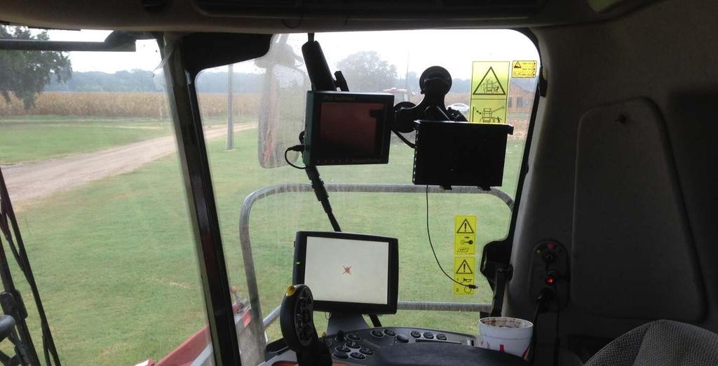 Installa on in the Cab 17.1 Mount the 20/20 display and the ipad RAM mount in the cab as you desire.