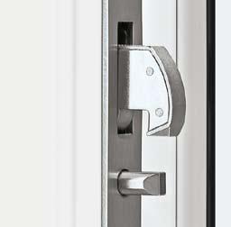 When locking, 3 steel hooks with 2 additional bolts pivot into the stainless steel lock plates to automatically lock the door. This self-lock function can be switched off.