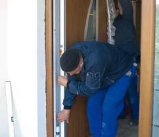 9 10 8 11 7 12 6 1 5 2 4 3 Removal The renovation of an entrance door is a routine task for Hörmann professionals, which they can handle quickly and cleanly on a single day.