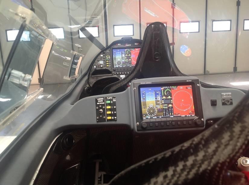 REAR INSTRUMENT PANEL Rear instrument panel is part of cabine frame, optionally is equipped with EFIS/EMS screen connected to main device.
