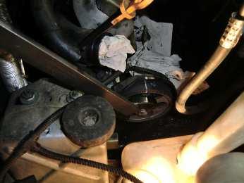 4. Remove the injection pump camshaft pulley, belt and