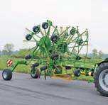 No crop loss: The tandem-axle bogies on Swadro 1000 run on eight wheels for optimum ground hugging and cleanest rakes.