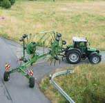 The special KRONE Jet Effect translates into clean forage and an undamaged headland From the tractor seat: The left rotor features a hydraulic crop deflector setting system, which moves the deflector