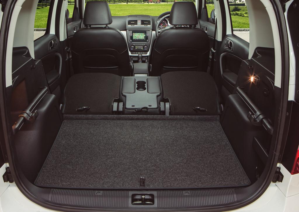 Hidden within the Yeti's compact design is exceptional luggage space. All variants boast 321 litres of space, easily accessible through the large boot opening.