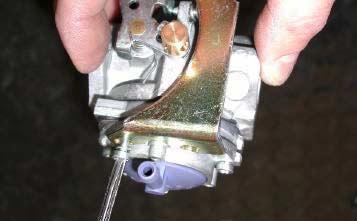 3 INSERT THE GAS BRACKET AND THE TWO SCREWS (SEE FIG. 6). 3.4.