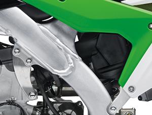 FUEL INJECTION The use of the world s ﬁrst dual injectors for a production motocrosser is a key component of the KX250F s highly acclaimed fuel-injected performance.